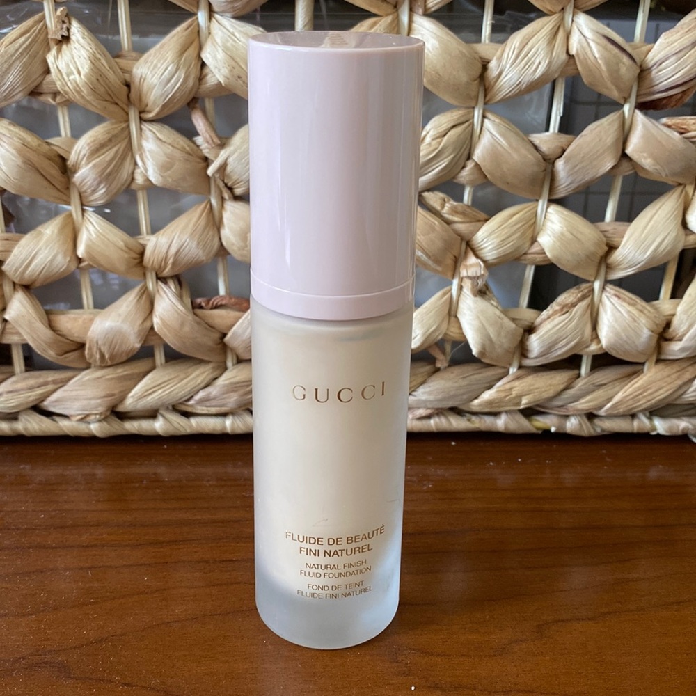 Gucci fluide de beaute fini natural FAIR 180W